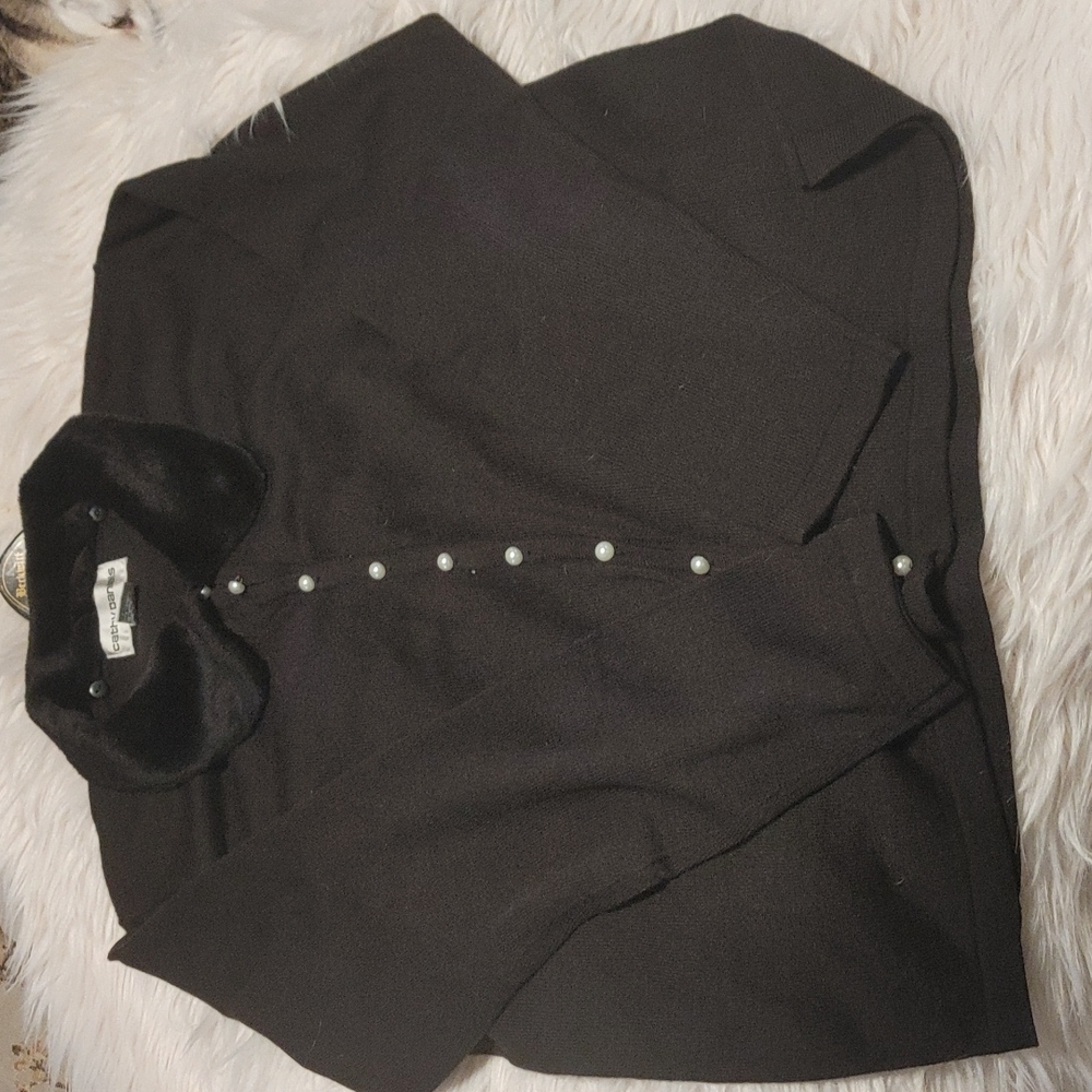 SZ LG CATHY DANIELS FAUX FUR COLLAR BLACK KNIT SHIRT